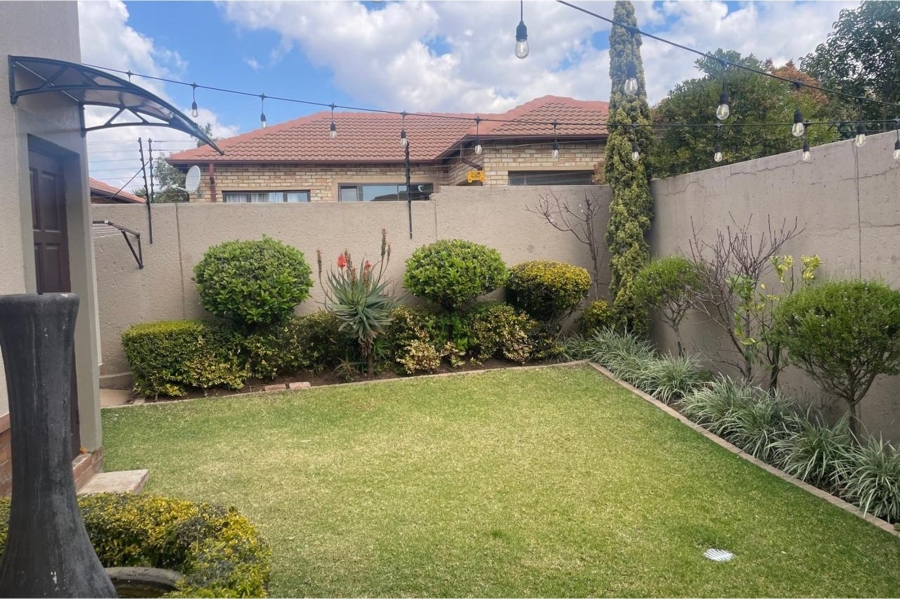 4 Bedroom Property for Sale in Noordwyk Gauteng