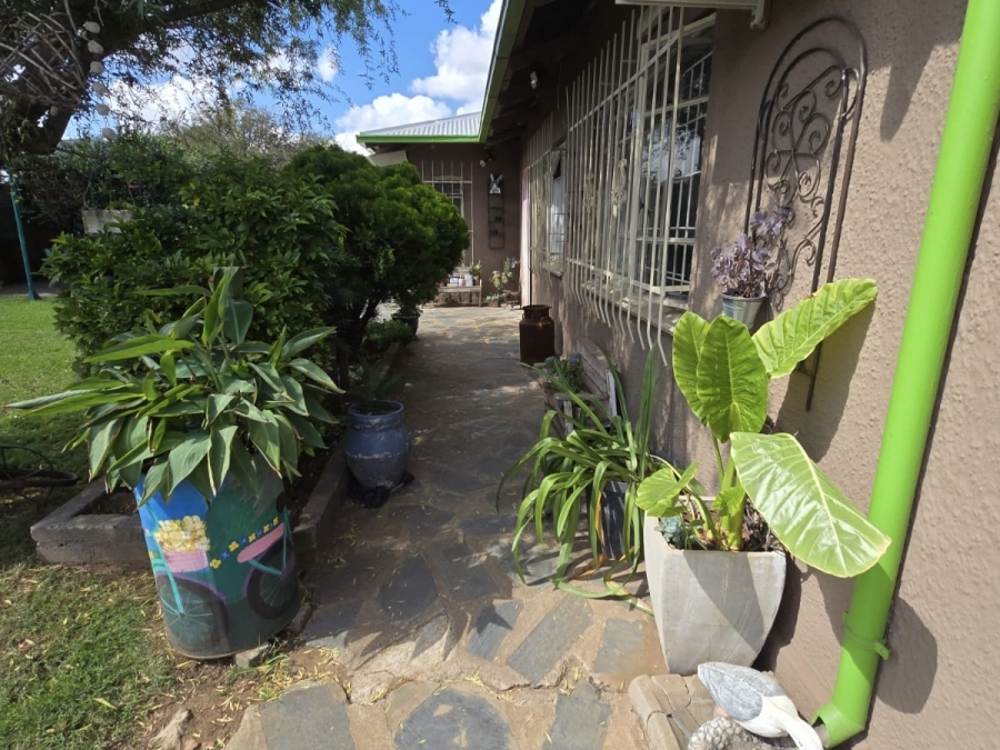 5 Bedroom Property for Sale in Vanderbijlpark Cw 6 Gauteng