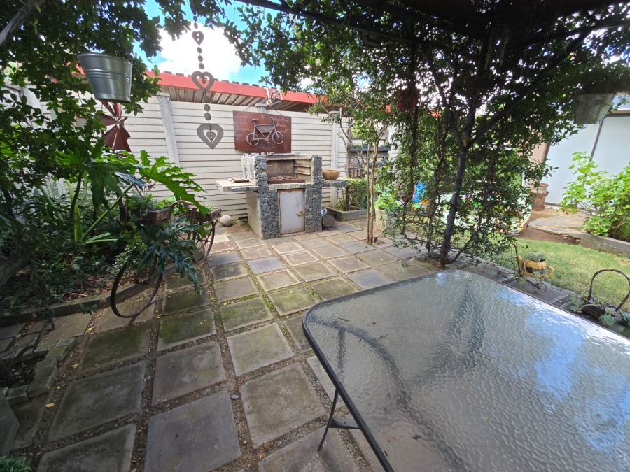 5 Bedroom Property for Sale in Vanderbijlpark Cw 6 Gauteng