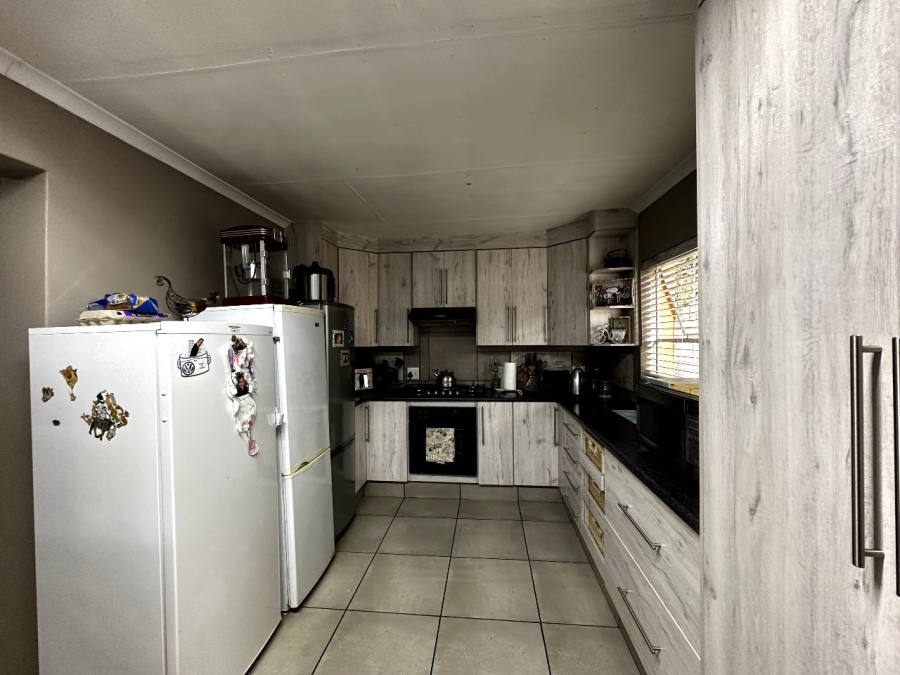 To Let 2 Bedroom Property for Rent in Dalview Gauteng