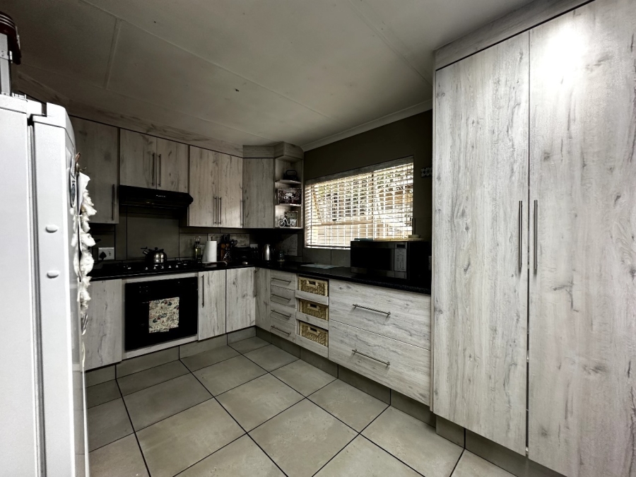 To Let 2 Bedroom Property for Rent in Dalview Gauteng