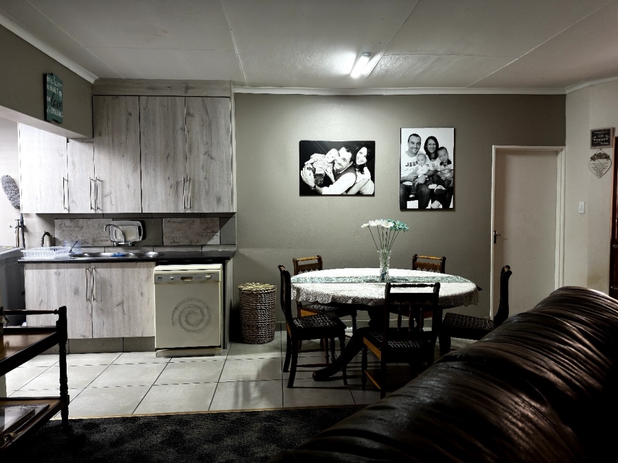To Let 2 Bedroom Property for Rent in Dalview Gauteng
