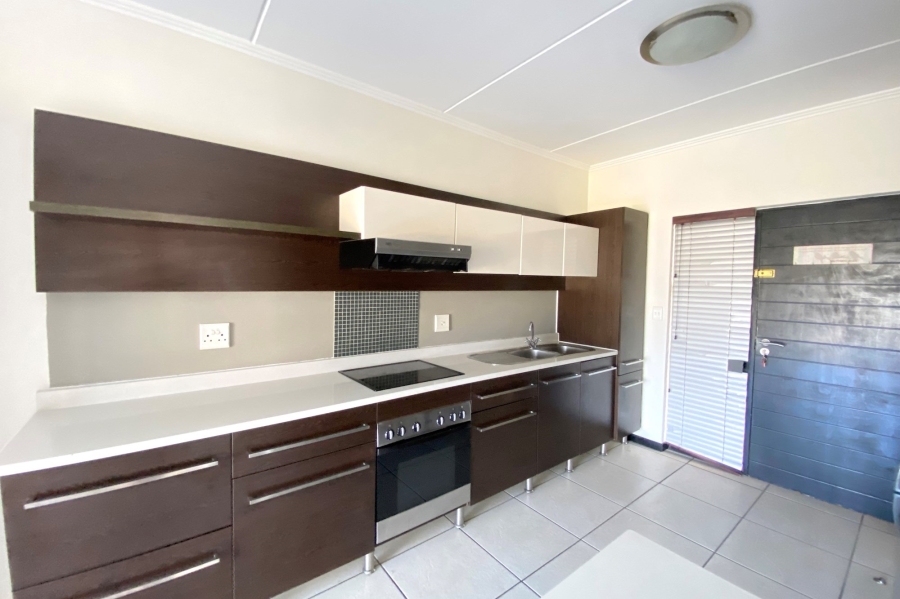 To Let 2 Bedroom Property for Rent in Greenstone Hill Gauteng