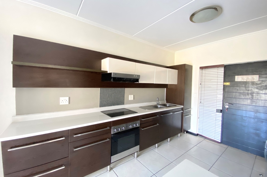 To Let 2 Bedroom Property for Rent in Greenstone Hill Gauteng
