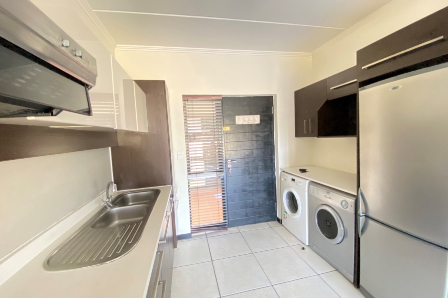 To Let 2 Bedroom Property for Rent in Greenstone Hill Gauteng