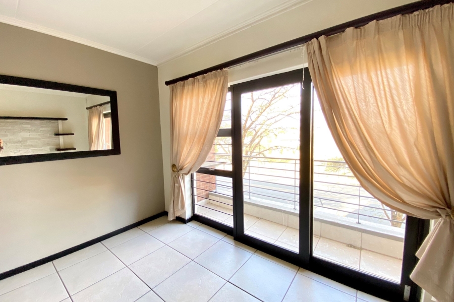 To Let 2 Bedroom Property for Rent in Greenstone Hill Gauteng