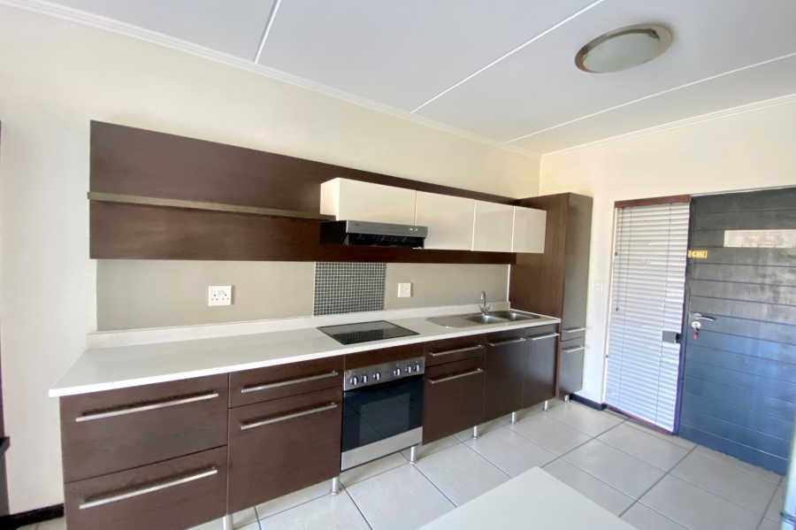 To Let 2 Bedroom Property for Rent in Greenstone Hill Gauteng