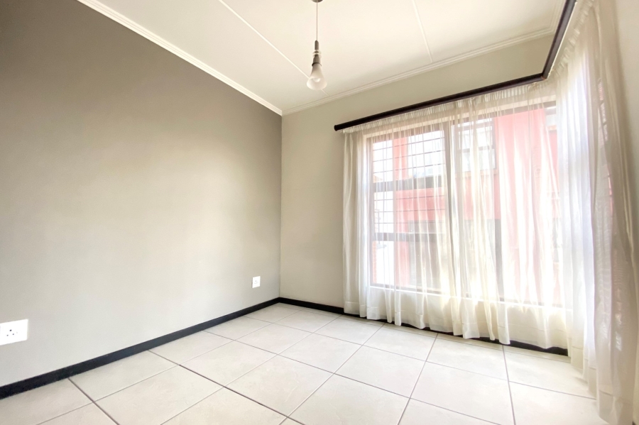 To Let 2 Bedroom Property for Rent in Greenstone Hill Gauteng
