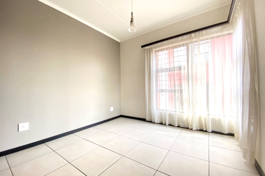 To Let 2 Bedroom Property for Rent in Greenstone Hill Gauteng