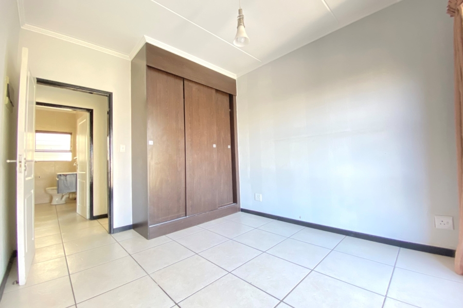 To Let 2 Bedroom Property for Rent in Greenstone Hill Gauteng