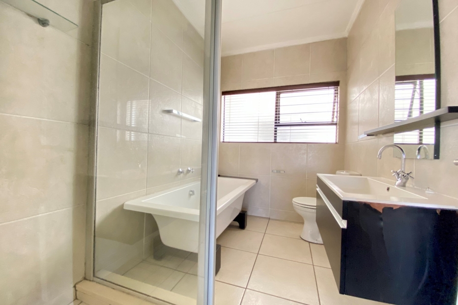 To Let 2 Bedroom Property for Rent in Greenstone Hill Gauteng
