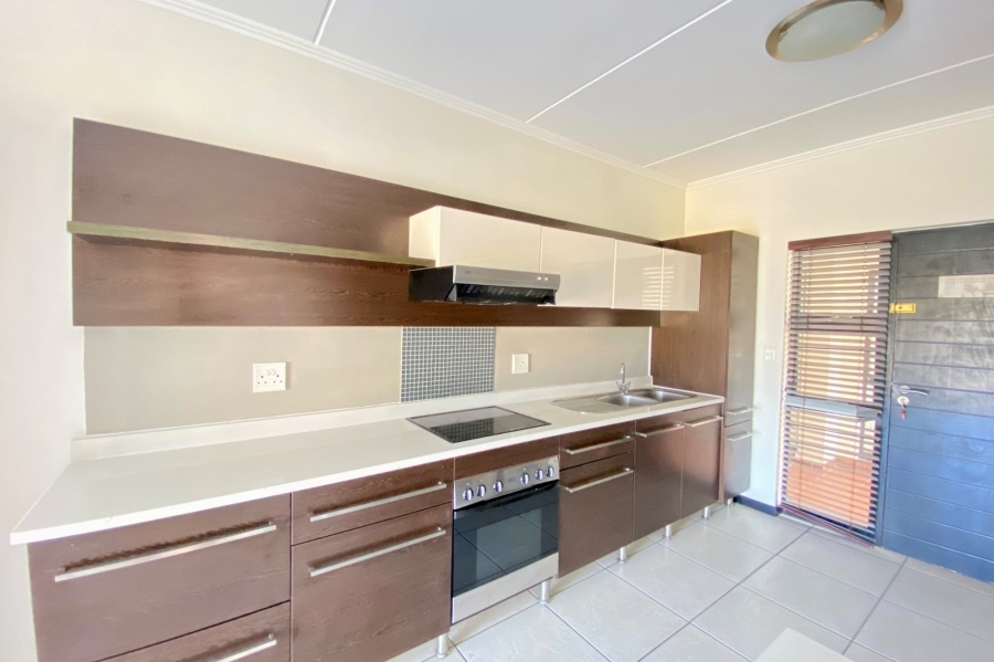 To Let 2 Bedroom Property for Rent in Greenstone Hill Gauteng