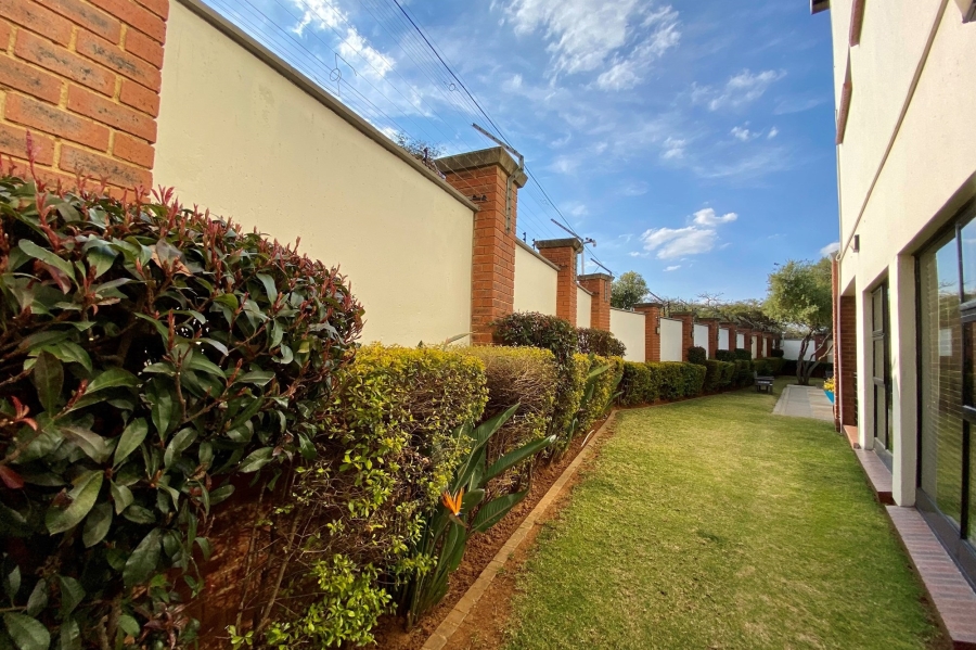 To Let 2 Bedroom Property for Rent in Greenstone Hill Gauteng