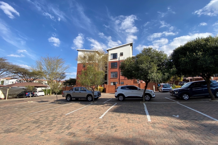 To Let 2 Bedroom Property for Rent in Greenstone Hill Gauteng