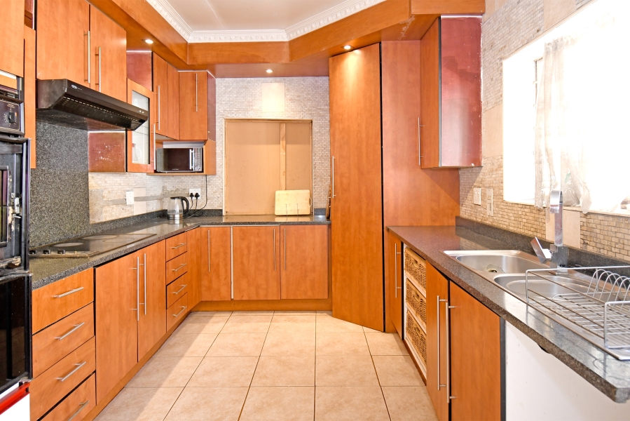 6 Bedroom Property for Sale in Bramley Gardens Gauteng