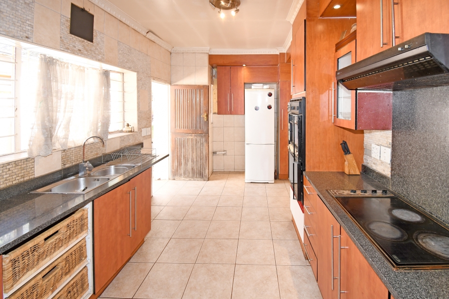 6 Bedroom Property for Sale in Bramley Gardens Gauteng