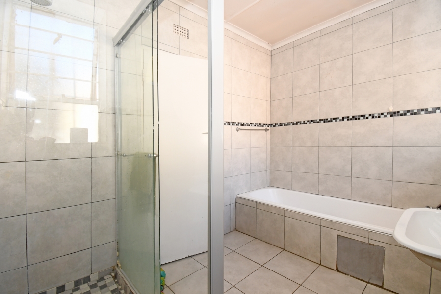 6 Bedroom Property for Sale in Bramley Gardens Gauteng
