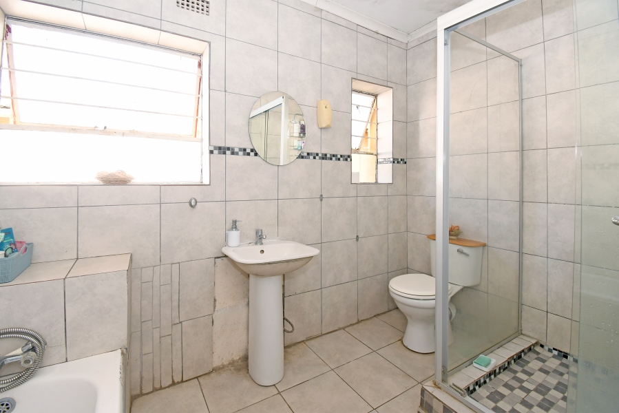 6 Bedroom Property for Sale in Bramley Gardens Gauteng