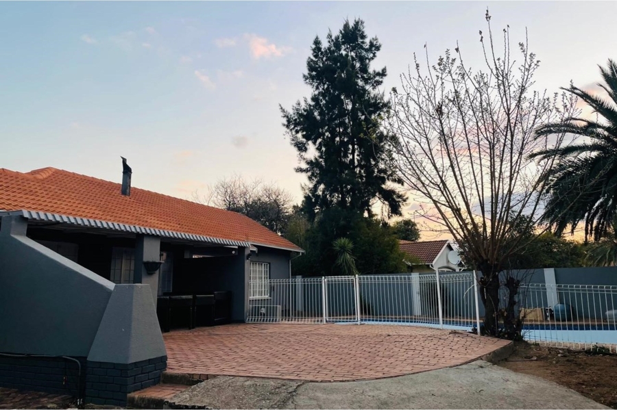 5 Bedroom Property for Sale in Noordwyk Gauteng