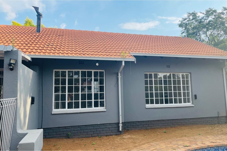5 Bedroom Property for Sale in Noordwyk Gauteng