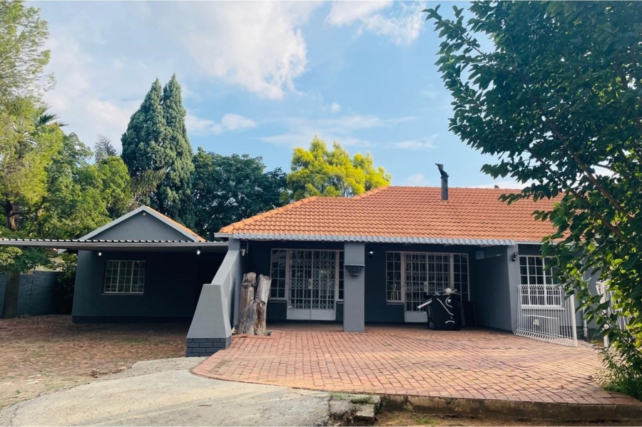 5 Bedroom Property for Sale in Noordwyk Gauteng