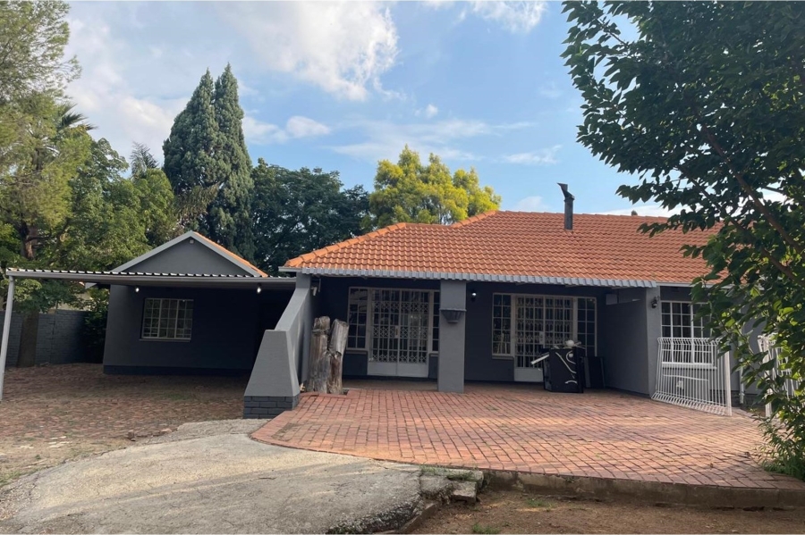 5 Bedroom Property for Sale in Noordwyk Gauteng