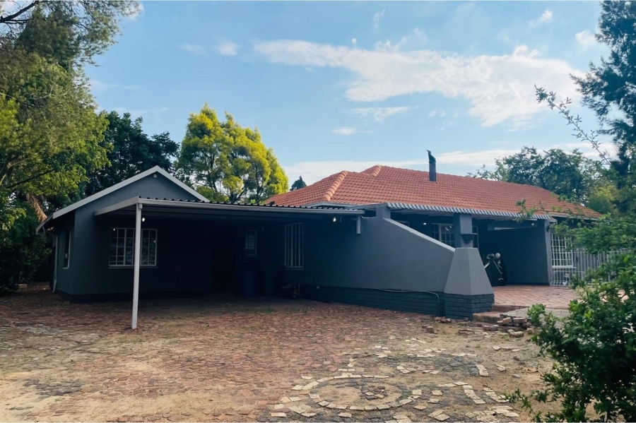 5 Bedroom Property for Sale in Noordwyk Gauteng