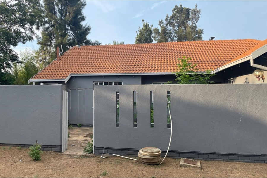 5 Bedroom Property for Sale in Noordwyk Gauteng