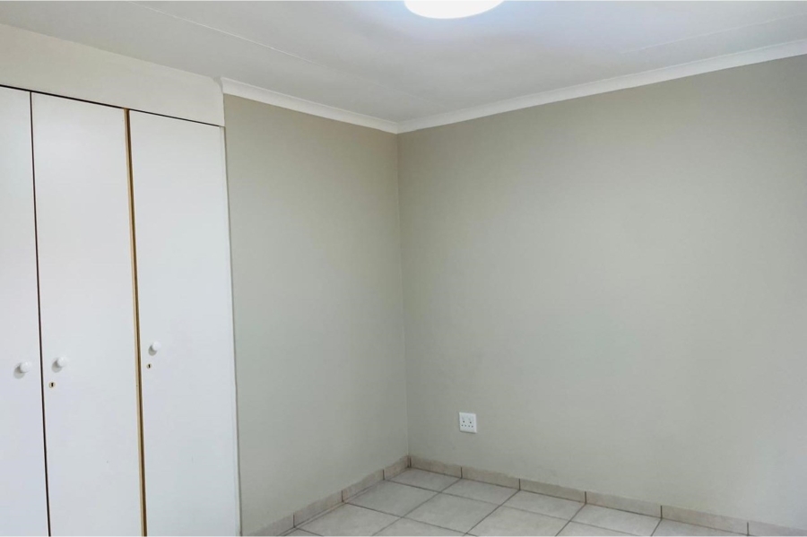 5 Bedroom Property for Sale in Noordwyk Gauteng