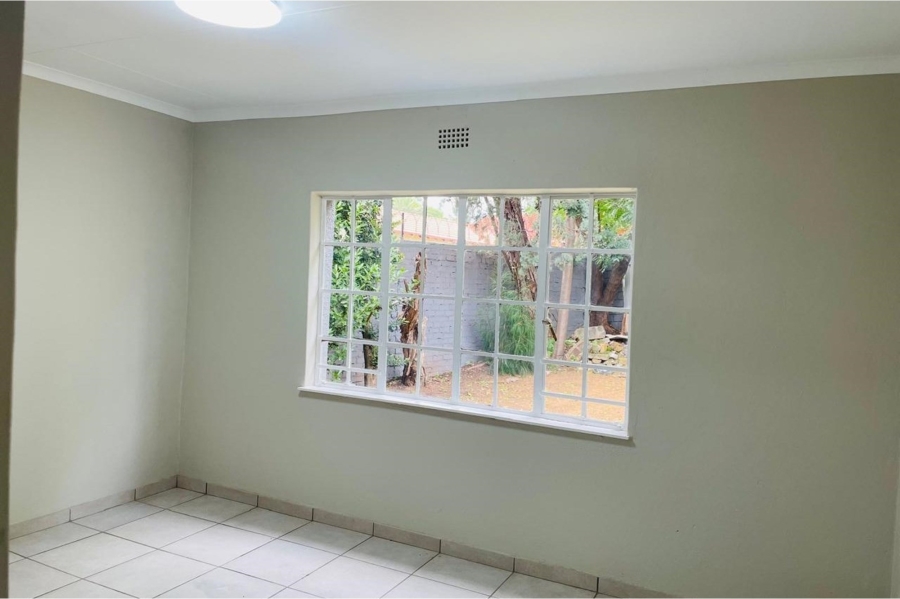5 Bedroom Property for Sale in Noordwyk Gauteng
