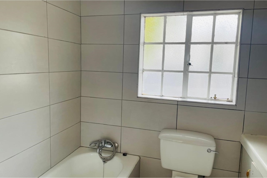 5 Bedroom Property for Sale in Noordwyk Gauteng