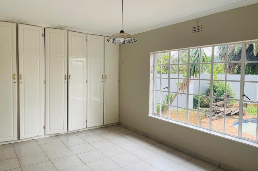 5 Bedroom Property for Sale in Noordwyk Gauteng