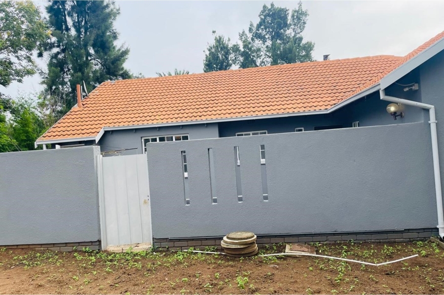5 Bedroom Property for Sale in Noordwyk Gauteng