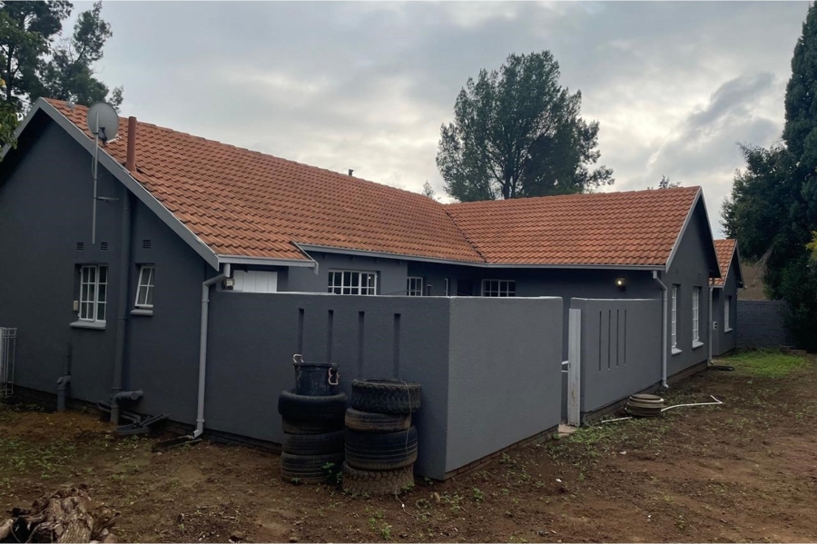 5 Bedroom Property for Sale in Noordwyk Gauteng