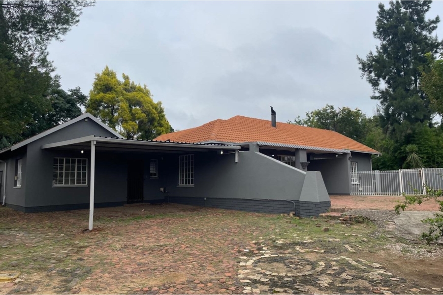 5 Bedroom Property for Sale in Noordwyk Gauteng