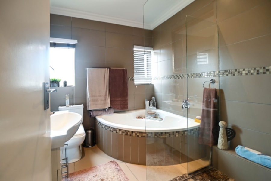3 Bedroom Property for Sale in Magalieskruin Gauteng
