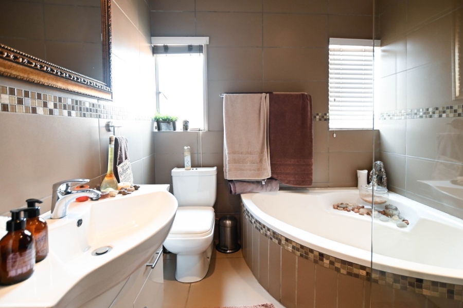 3 Bedroom Property for Sale in Magalieskruin Gauteng
