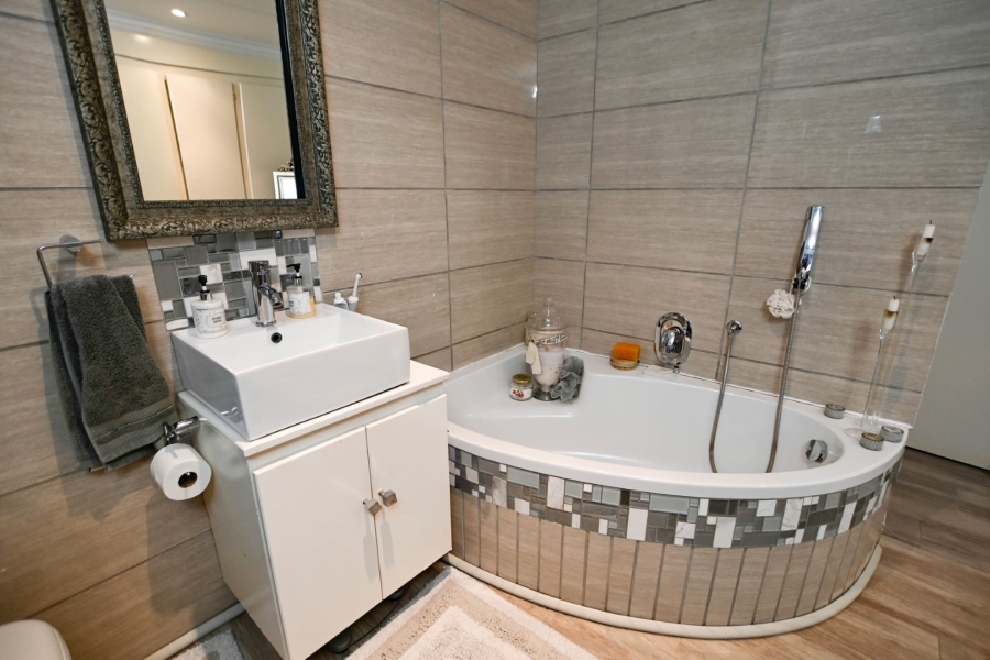 3 Bedroom Property for Sale in Magalieskruin Gauteng