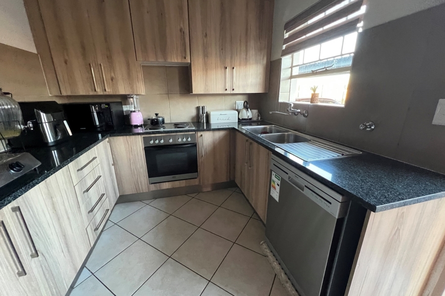 3 Bedroom Property for Sale in Monavoni Gauteng