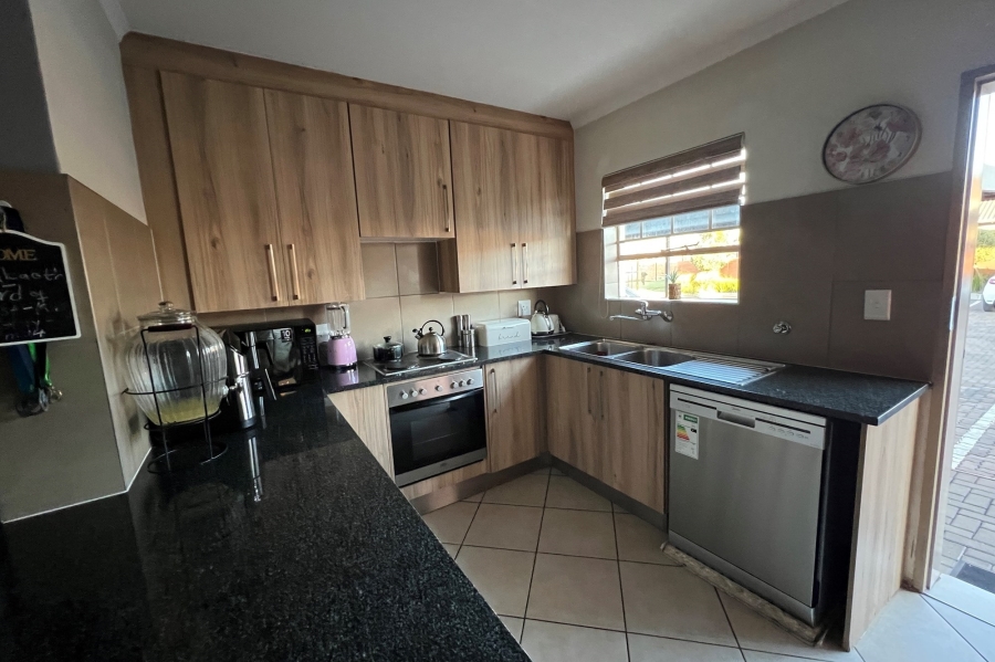 3 Bedroom Property for Sale in Monavoni Gauteng