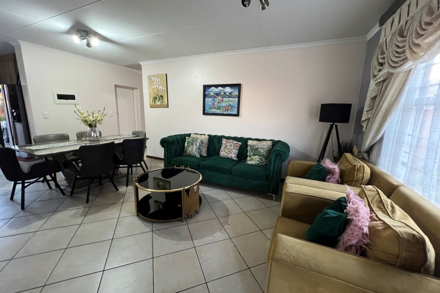 3 Bedroom Property for Sale in Monavoni Gauteng