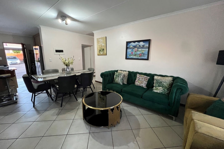 3 Bedroom Property for Sale in Monavoni Gauteng