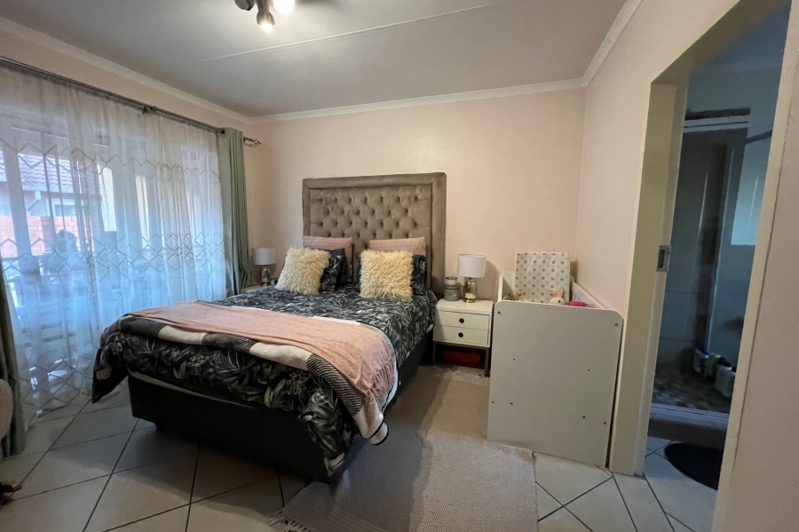 3 Bedroom Property for Sale in Monavoni Gauteng