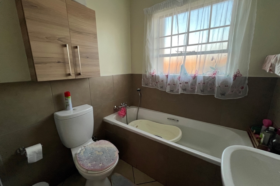 3 Bedroom Property for Sale in Monavoni Gauteng