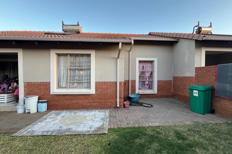 3 Bedroom Property for Sale in Monavoni Gauteng