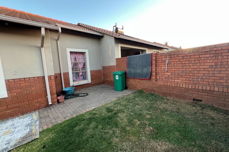 3 Bedroom Property for Sale in Monavoni Gauteng