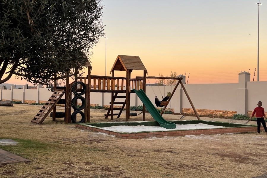 3 Bedroom Property for Sale in Monavoni Gauteng