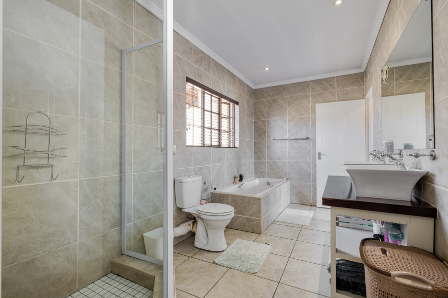 4 Bedroom Property for Sale in Broadacres Gauteng