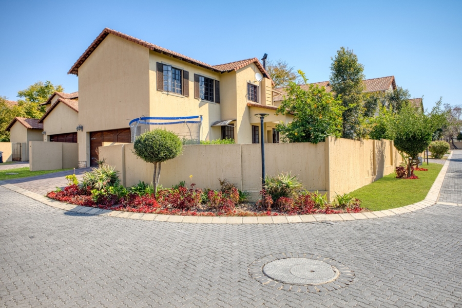 4 Bedroom Property for Sale in Broadacres Gauteng