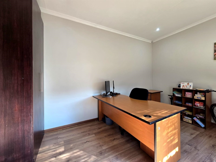 3 Bedroom Property for Sale in New Redruth Gauteng